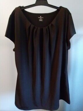 Worthington Black Pleated Scoop Neck Short Sleeve Top